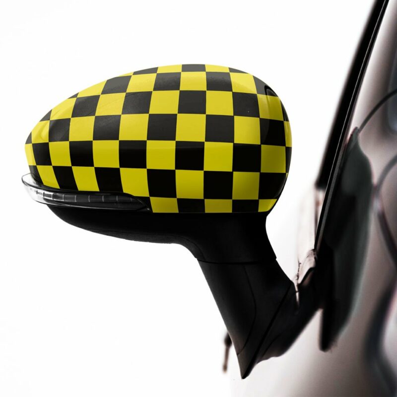 Pellicola adesiva scacchi giallo e nero applicazione auto